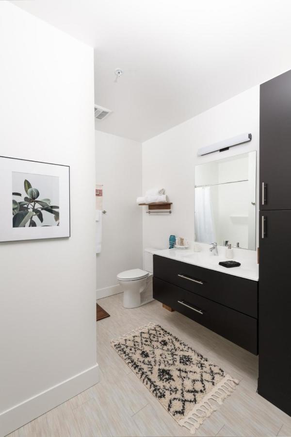 Modern 1Br Apt With Skywalk To Fiserv, Rooftop, And Parking Милуоки Екстериор снимка