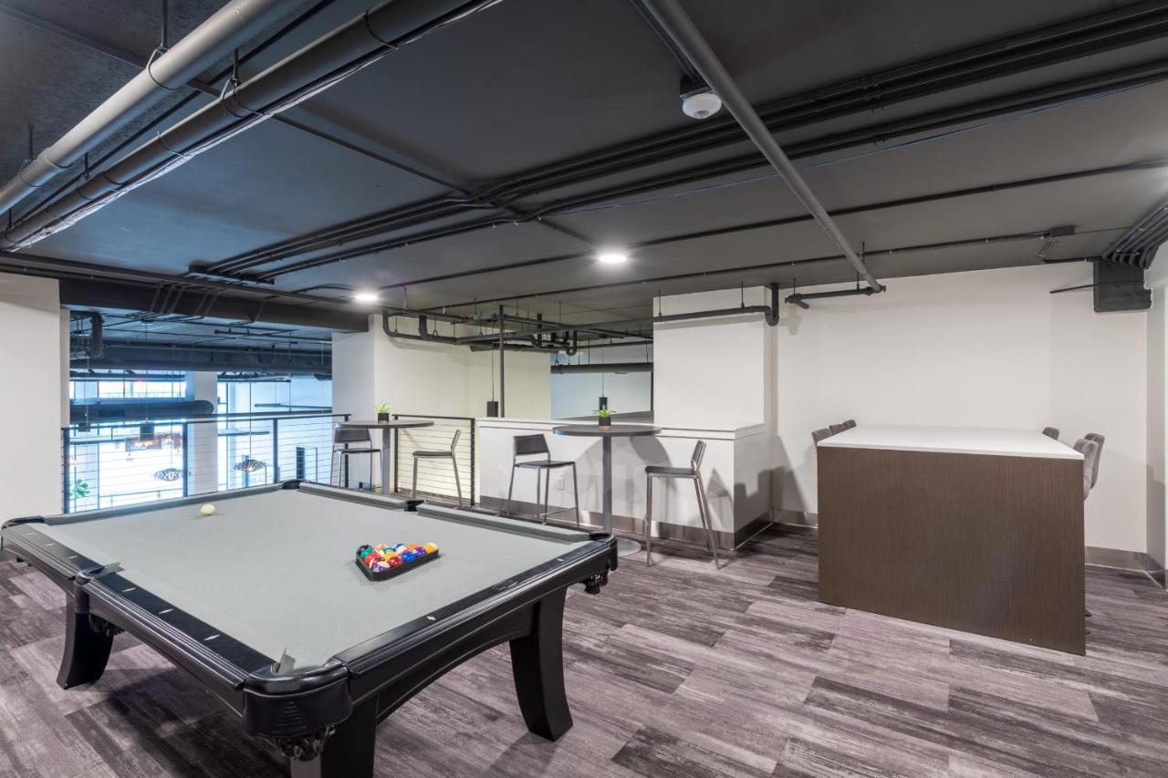 Modern 1Br Apt With Skywalk To Fiserv, Rooftop, And Parking Милуоки Екстериор снимка