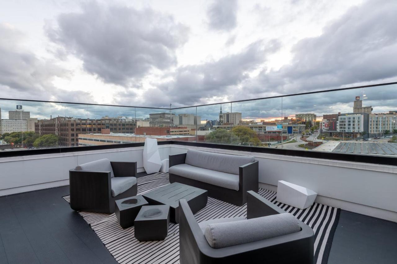 Modern 1Br Apt With Skywalk To Fiserv, Rooftop, And Parking Милуоки Екстериор снимка