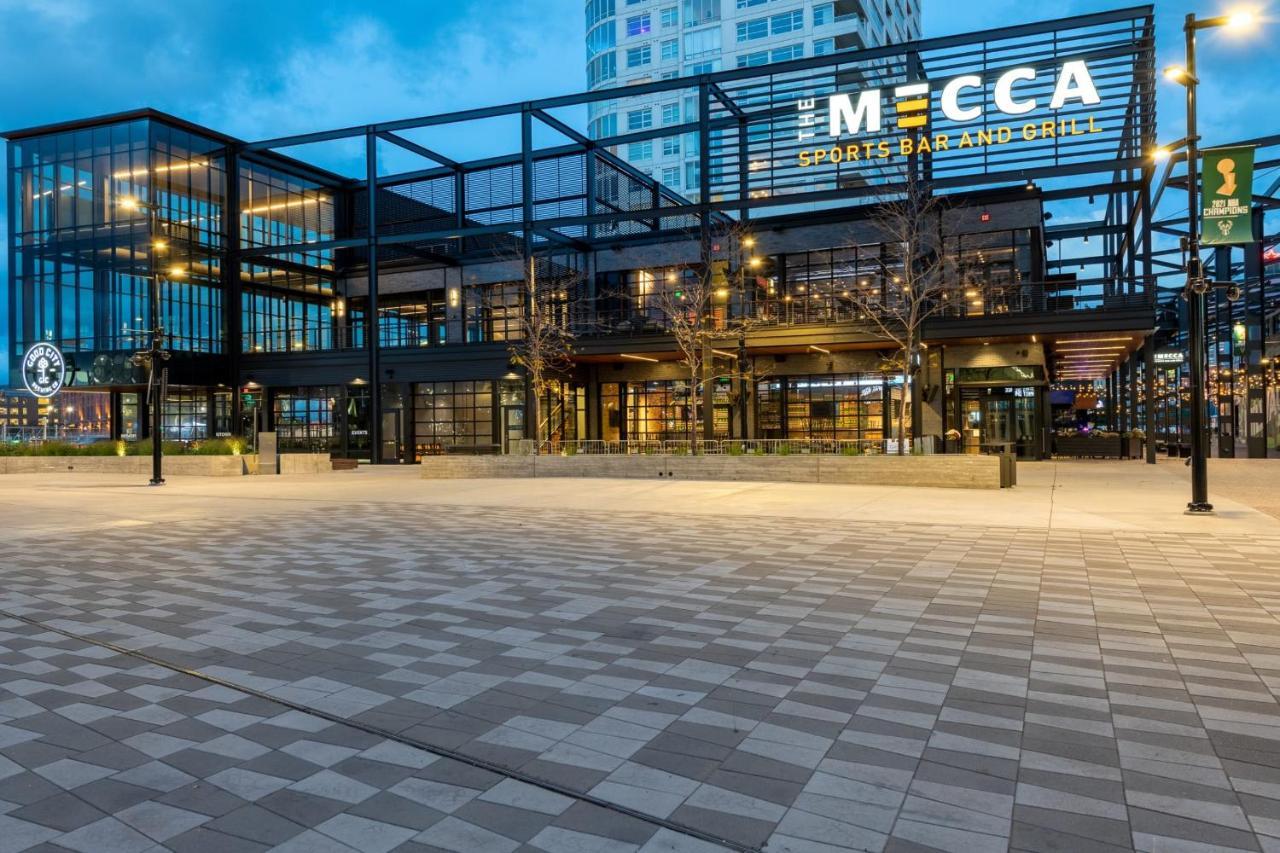 Modern 1Br Apt With Skywalk To Fiserv, Rooftop, And Parking Милуоки Екстериор снимка