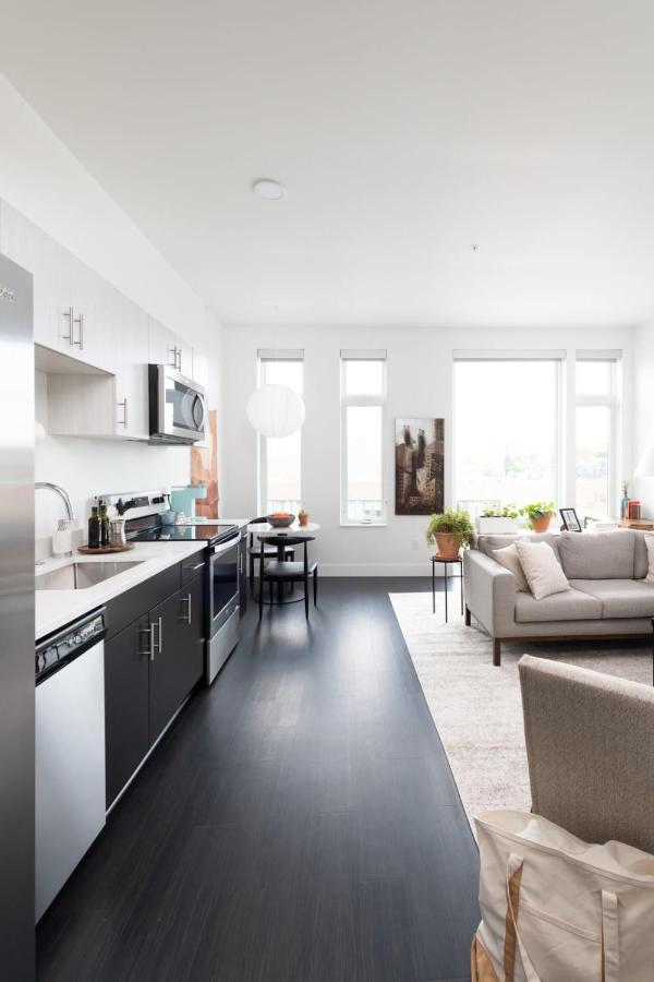 Modern 1Br Apt With Skywalk To Fiserv, Rooftop, And Parking Милуоки Екстериор снимка
