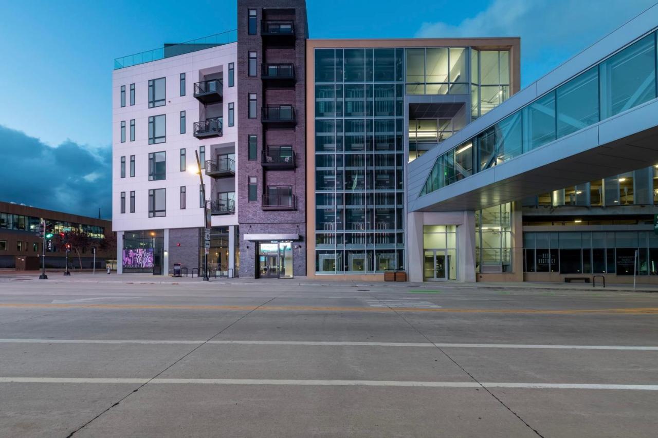 Modern 1Br Apt With Skywalk To Fiserv, Rooftop, And Parking Милуоки Екстериор снимка