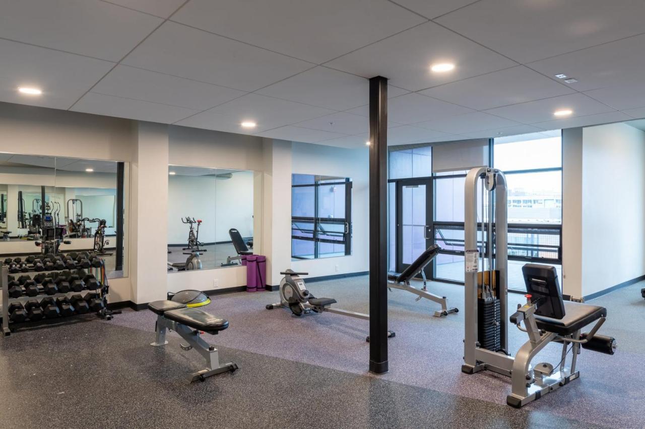 Modern 1Br Apt With Skywalk To Fiserv, Rooftop, And Parking Милуоки Екстериор снимка